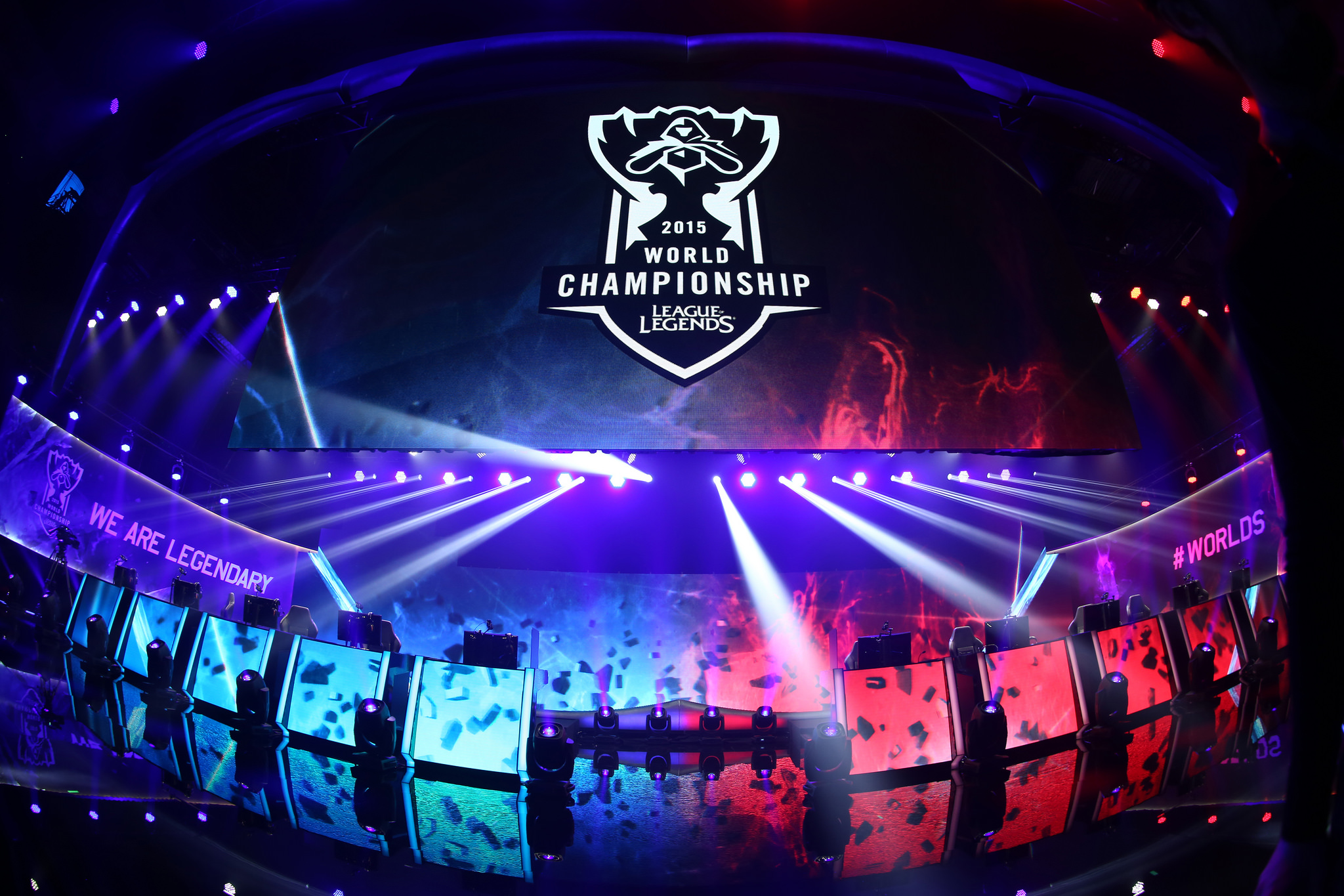 离谱！CSGO职业选手flamie网吧上机忘退账号失去FPL资格